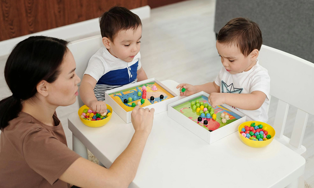 İkiz Çocuk Bakıcısı